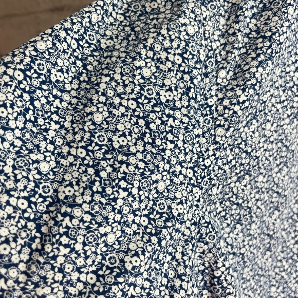Denim and Flower navy blue and white floral button down short sleeve shirt Small - Picture 3 of 4